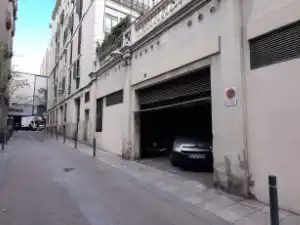 Aparcamiento en alquiler en Carrer de Berga 40