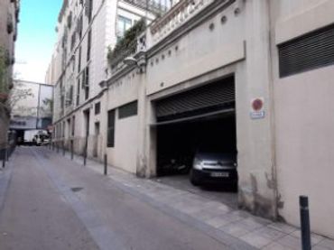 Moto in affitto a Carrer de Berga 40
