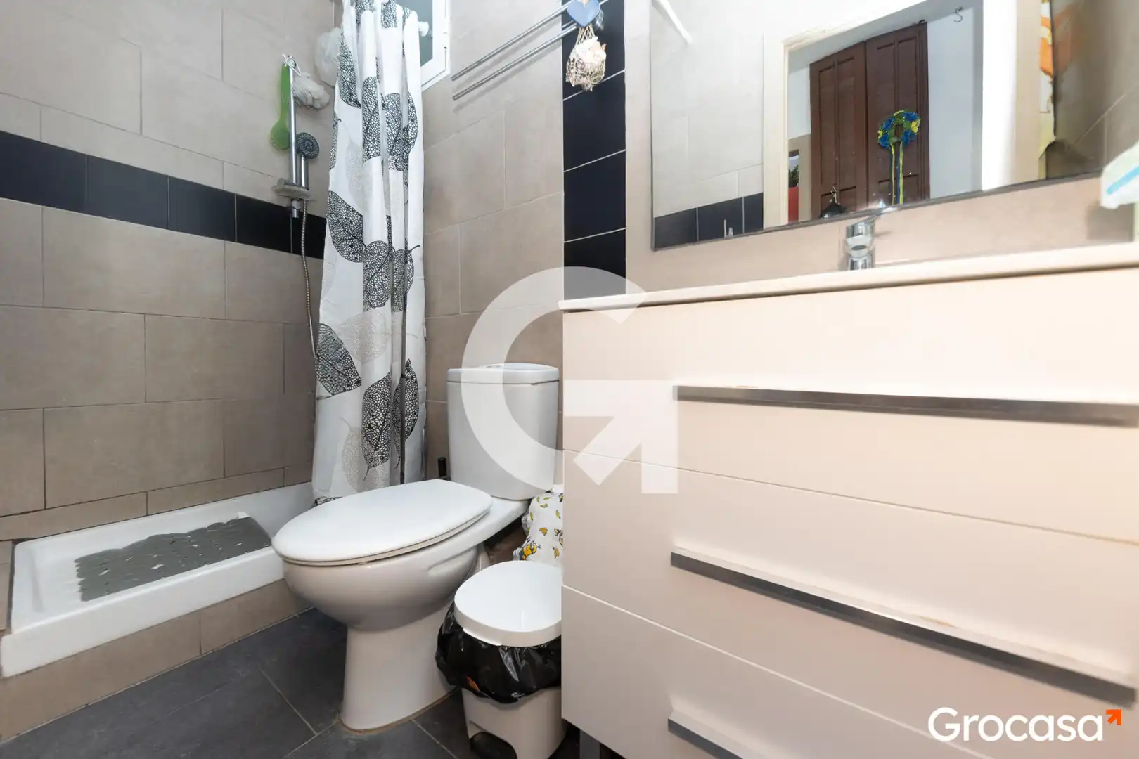 Bathroom of Flat for sale in Barcelona  with Air Conditioner, Oven and Washing machine