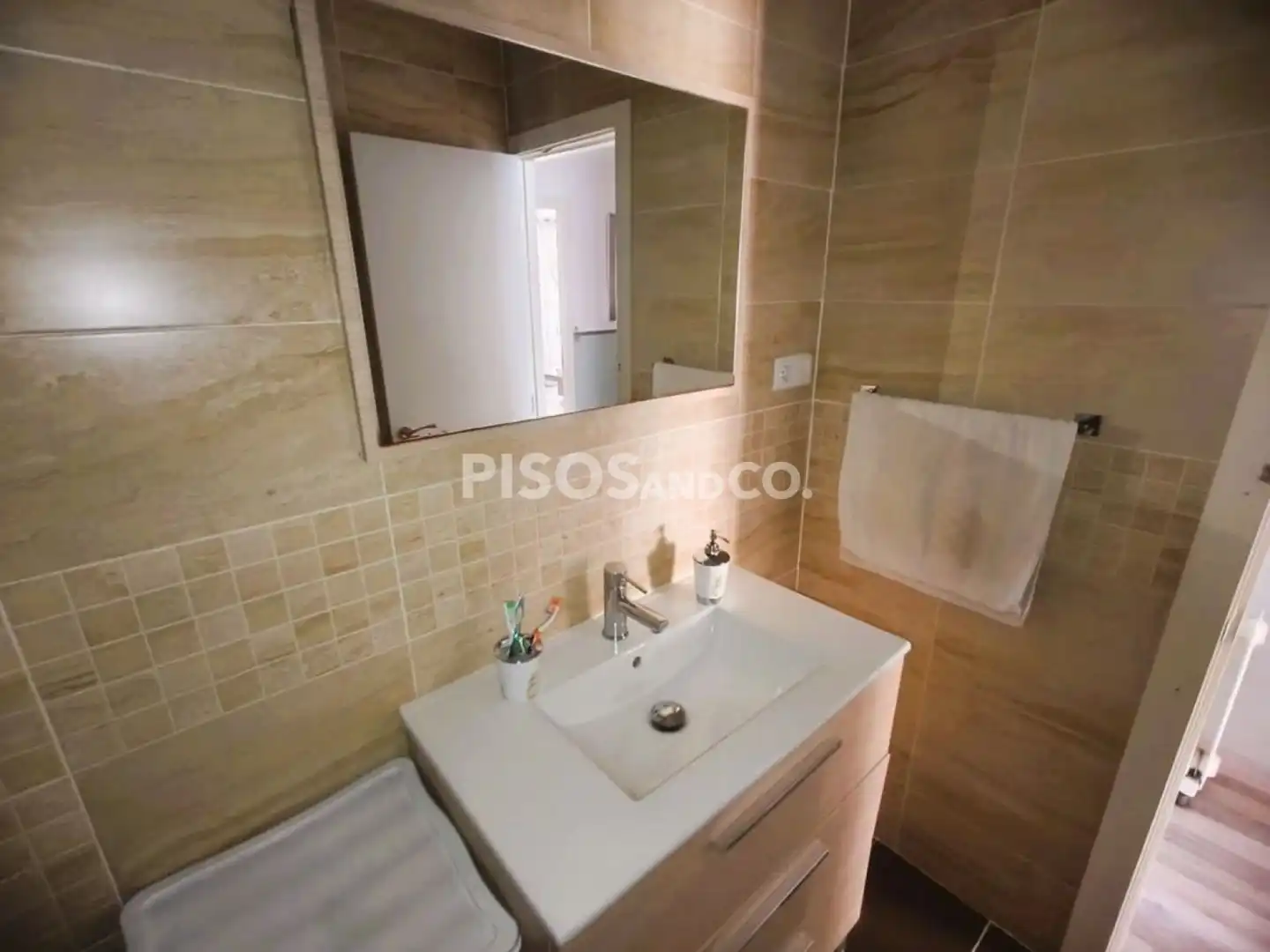 Baño de Piso en venta en Cambre  con Calefacción, Trastero y Amueblado