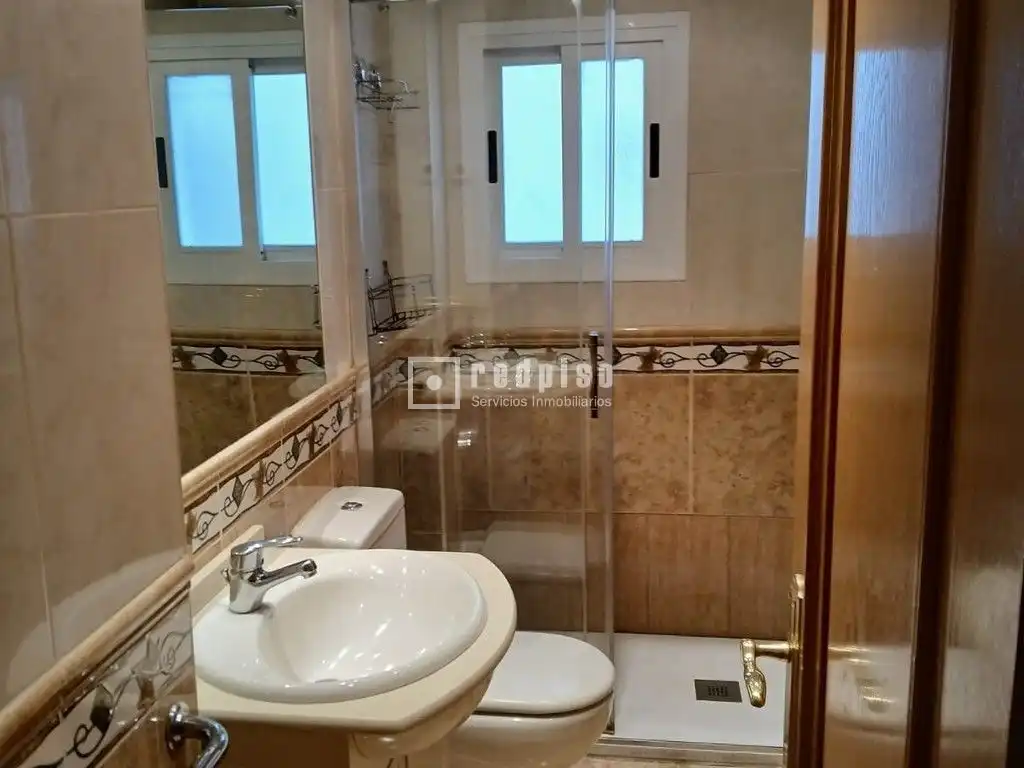 Baño de Piso de alquiler en Madrid con Aire acondicionado y Calefacción