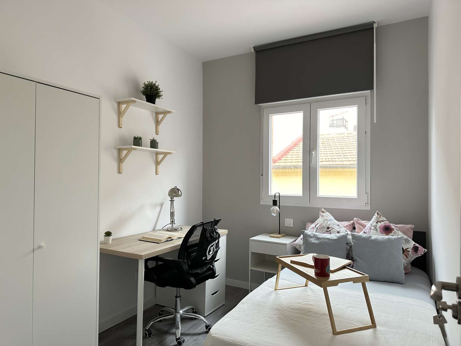 Bedroom of Flat to share in  Madrid Capital  with Air Conditioner and Terrace