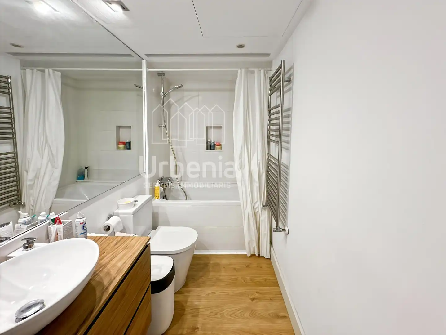 Bathroom of Flat for sale in Arenys de Mar  with Air Conditioner, Heating and Terrace