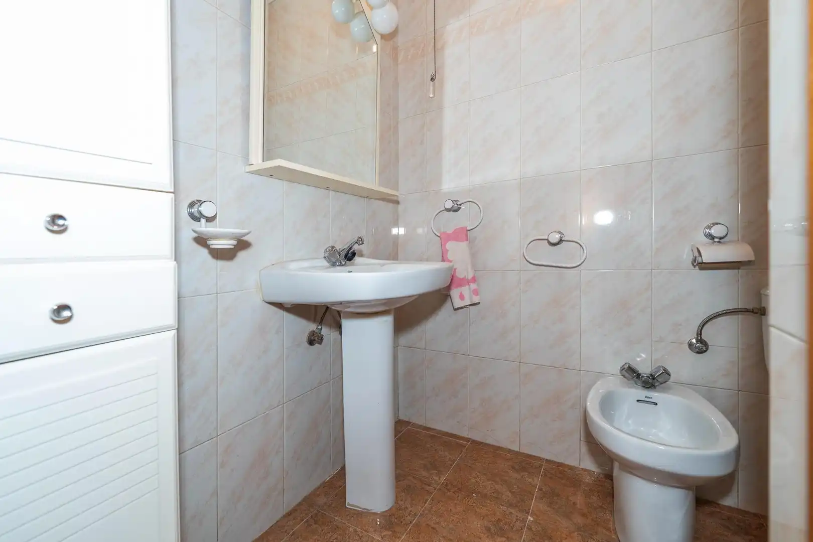 Bany de Casa o xalet en venda en Yuncler amb Aire condicionat, Calefacció i Jardí privat