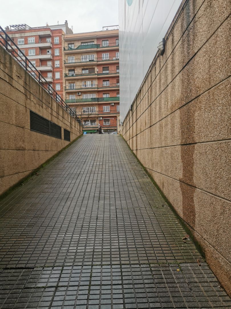 Exterior view of Garage for sale in Salamanca Capital
