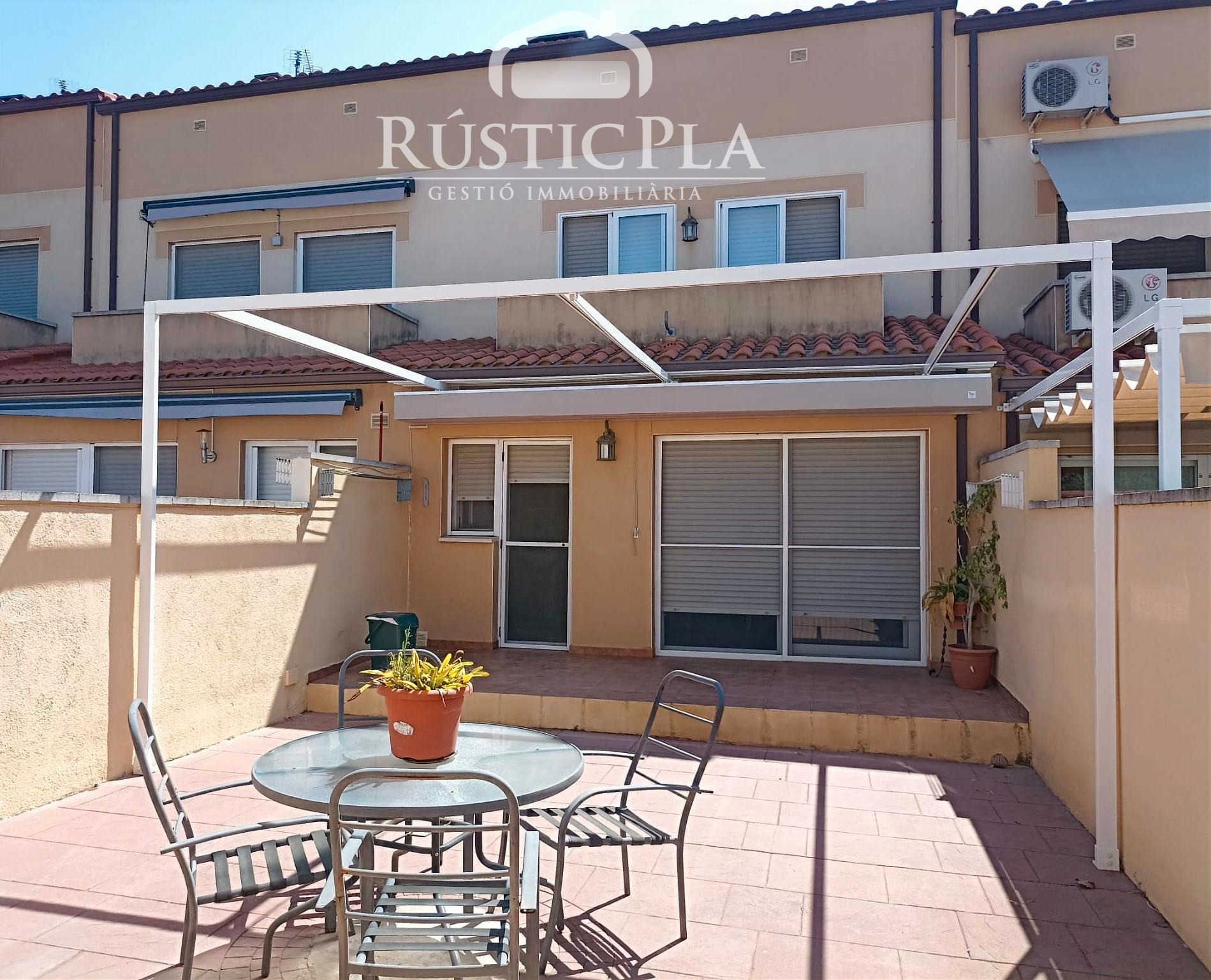 Terrassa de Casa adosada en venda en El Pla de Santa Maria amb Calefacció, Jardí privat i Moblat