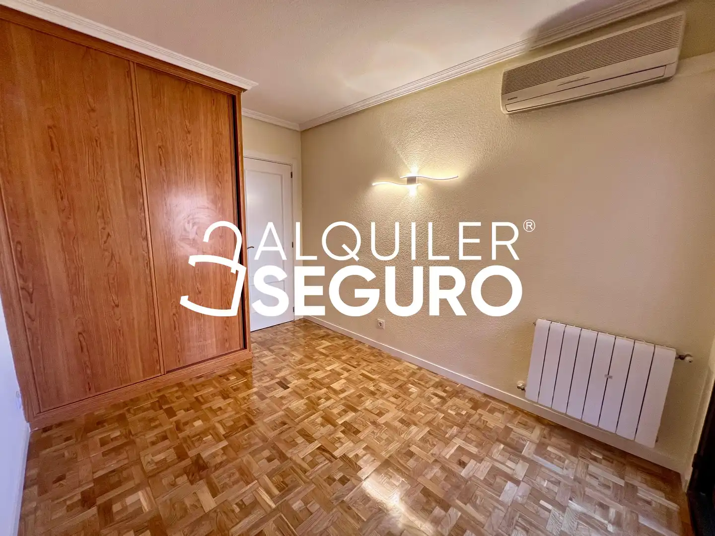 Bedroom of Flat for rent in Madrid  with Air Conditioner, Heating and Terrace