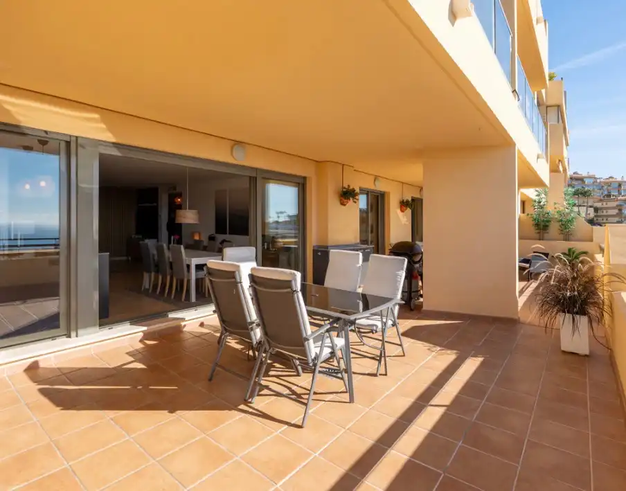 Piso con piscina en venta en Calahonda, imagen 2