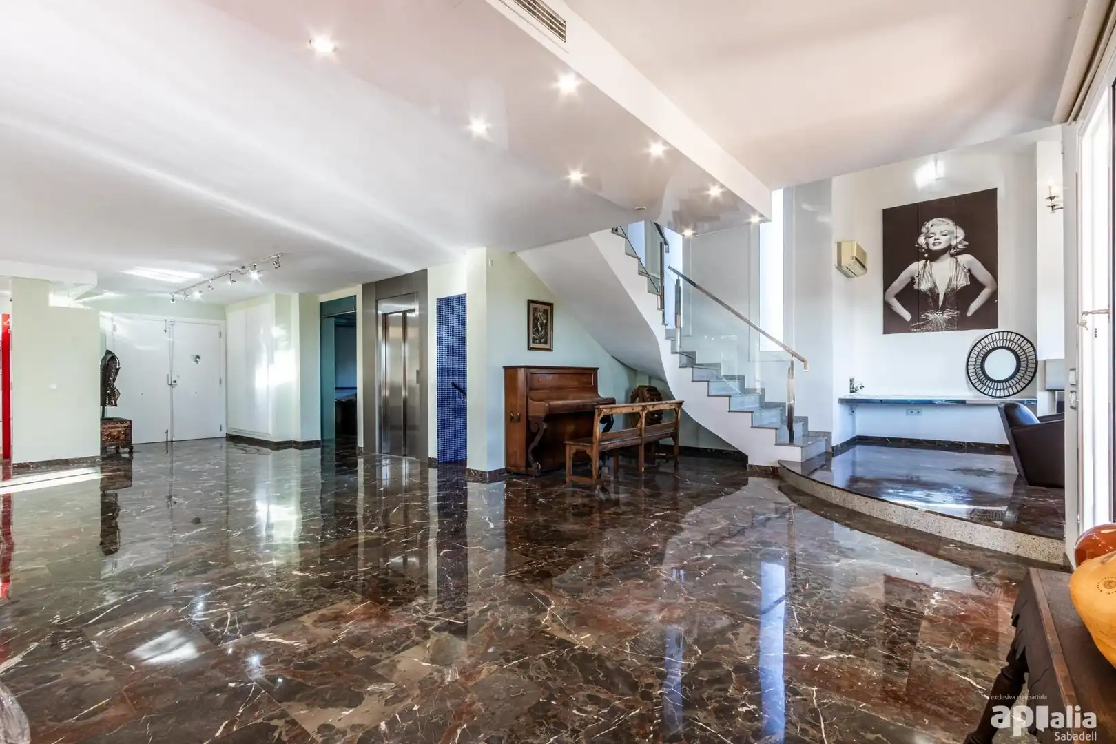 Detached house with terrace for sale in Avenida de Catalunya 36, imagen 3