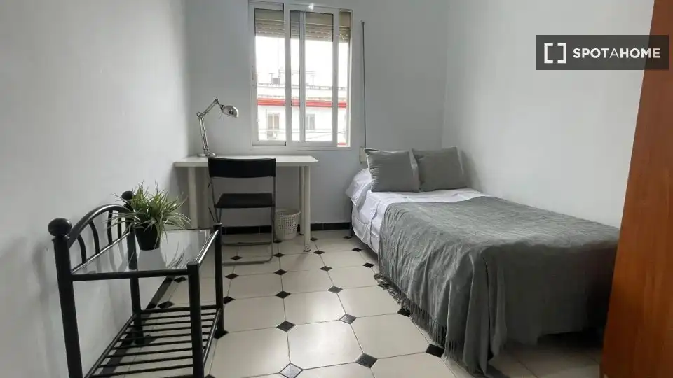 Room in Triana Este