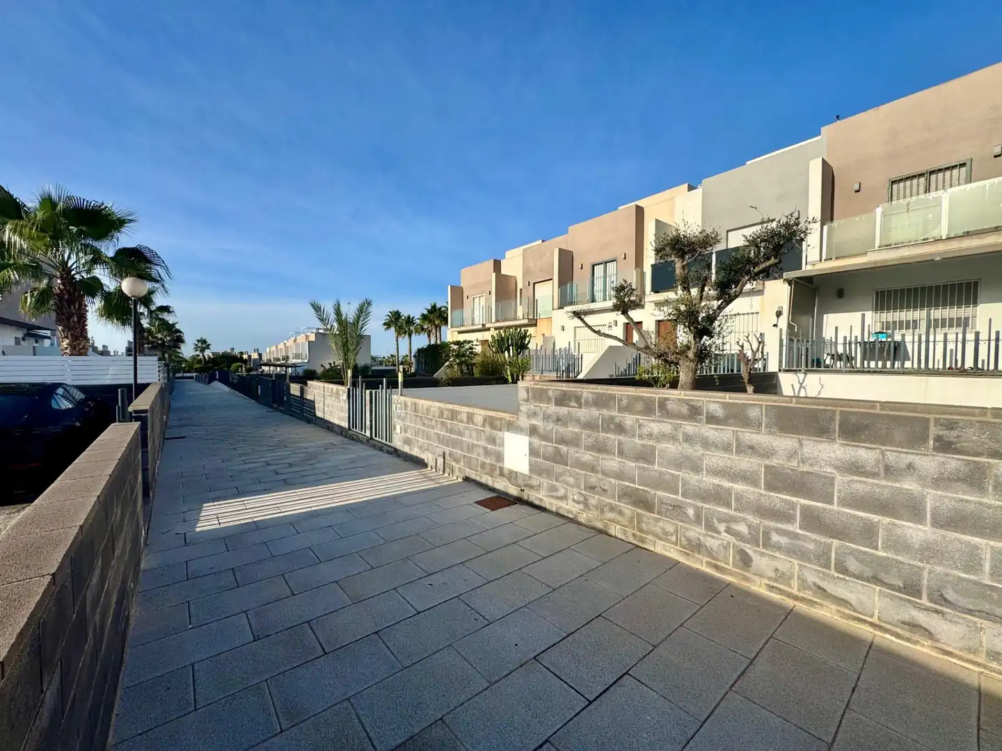 Vista exterior de Casa adosada en venta en Torrevieja con Jardín privado, Terraza y Balcón