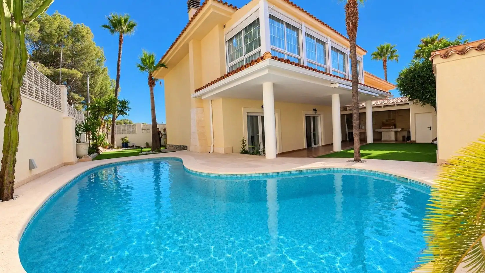 Casa aparellada amb piscina en venda a L'Albir