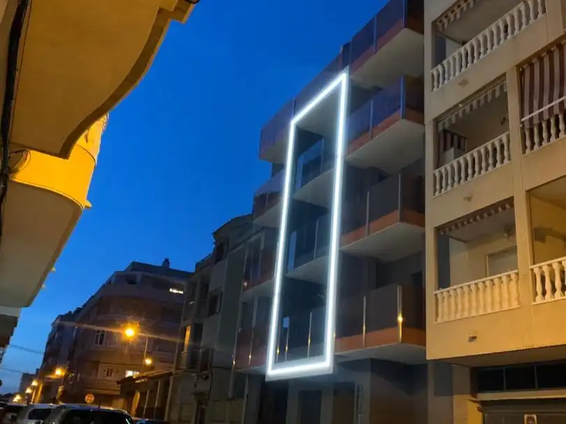 Vista exterior de Piso en venta en Torrevieja con Aire acondicionado, Terraza y Piscina