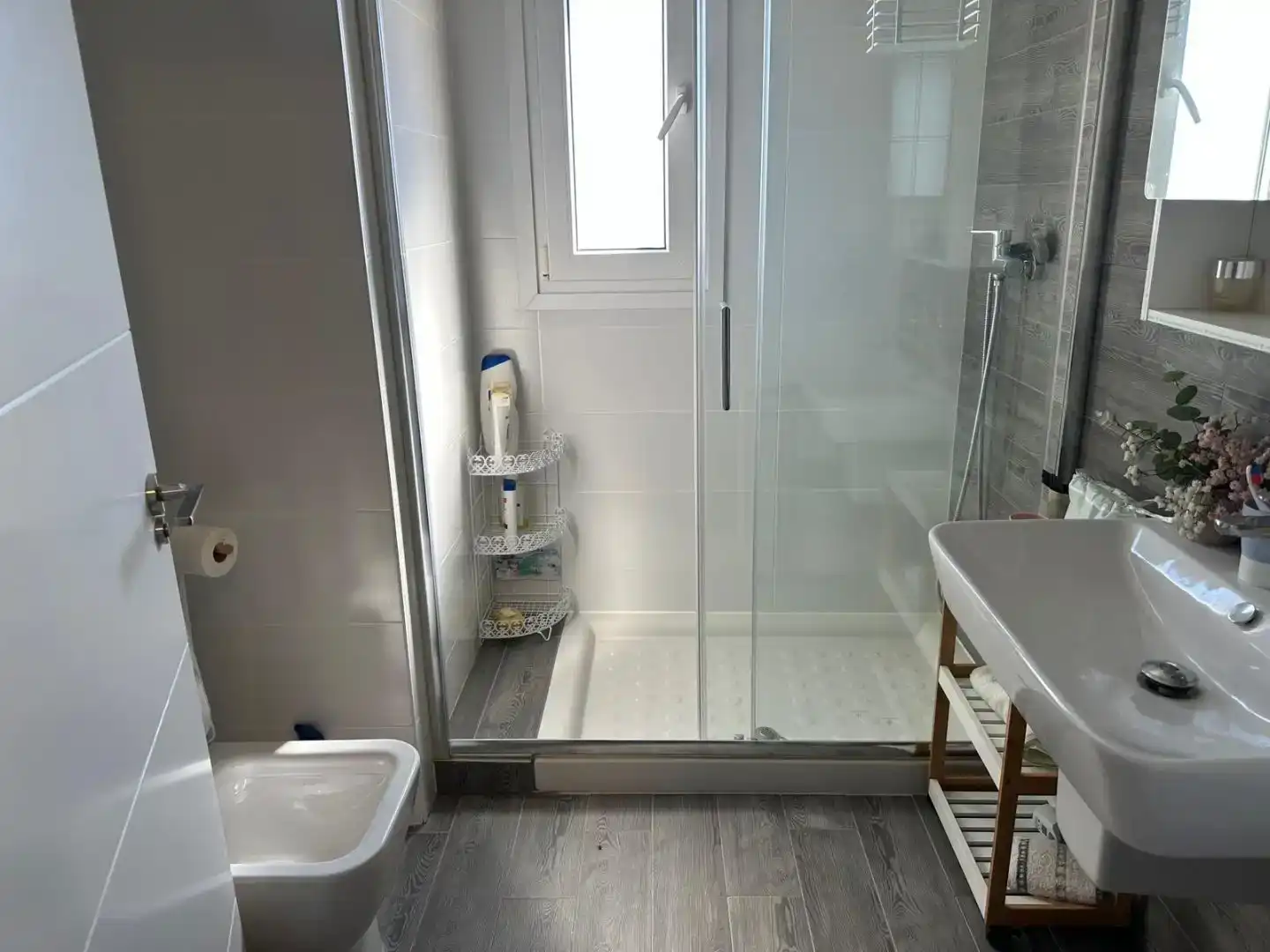 Badezimmer von Wohnung zur Miete in Alicante / Alacant mit Klimaanlage und Schwimmbad