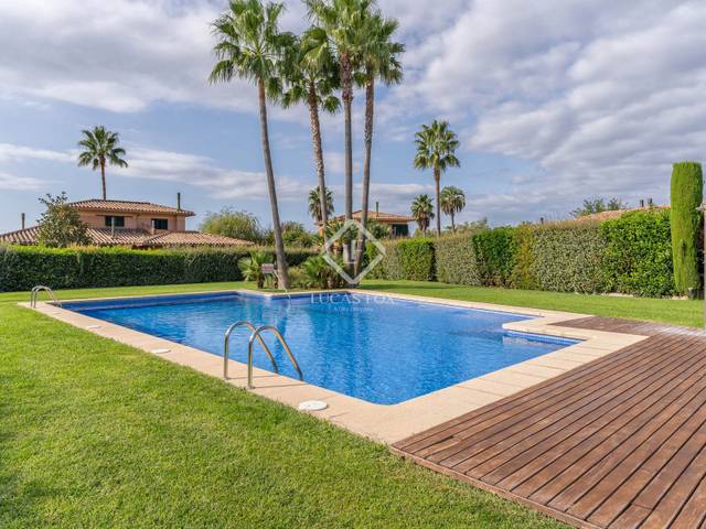 Casa-chalet en Venta en Navata