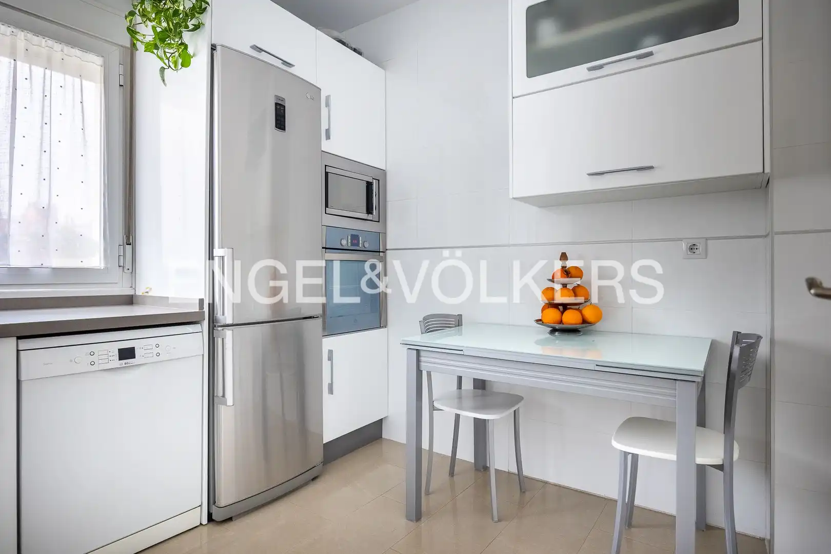 Cocina de Piso en venta en Sevilla con Calefacción