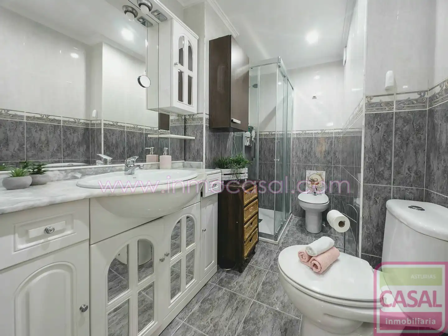 Baño de Piso en venta en Gijón  con Calefacción y Trastero