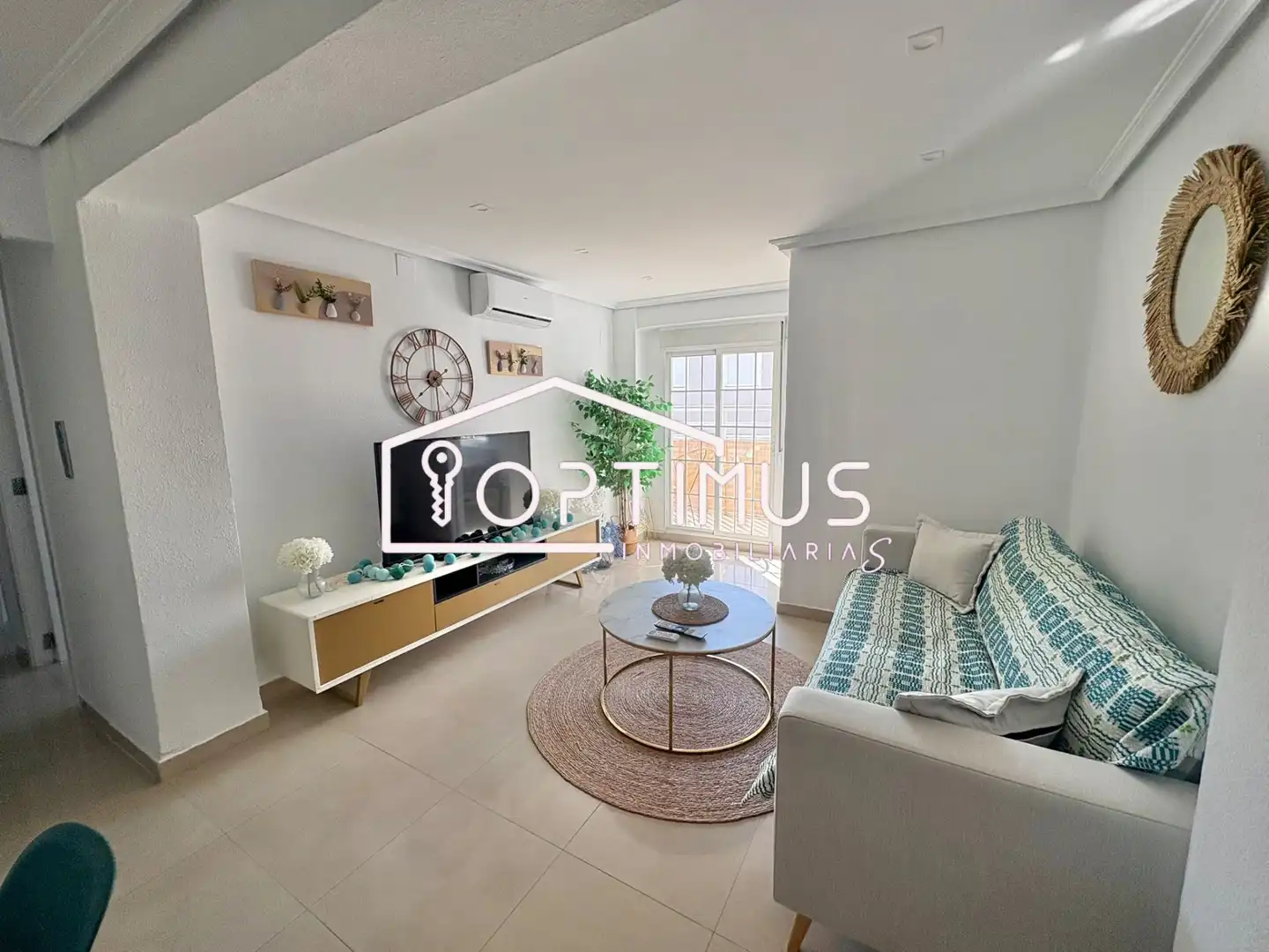 Appartement compact avec terrasse à louer à Carrer d'Eivissa 30