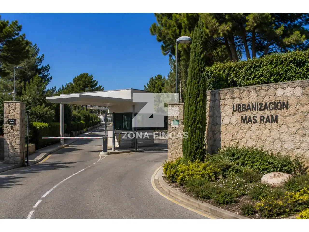Vista exterior de Casa o chalet en venta en Badalona con Aire acondicionado, Calefacción y Jardín privado