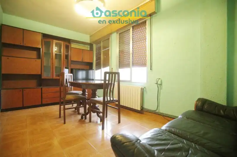 Sala de estar de Piso en venta en Galdakao con Calefacción y Amueblado