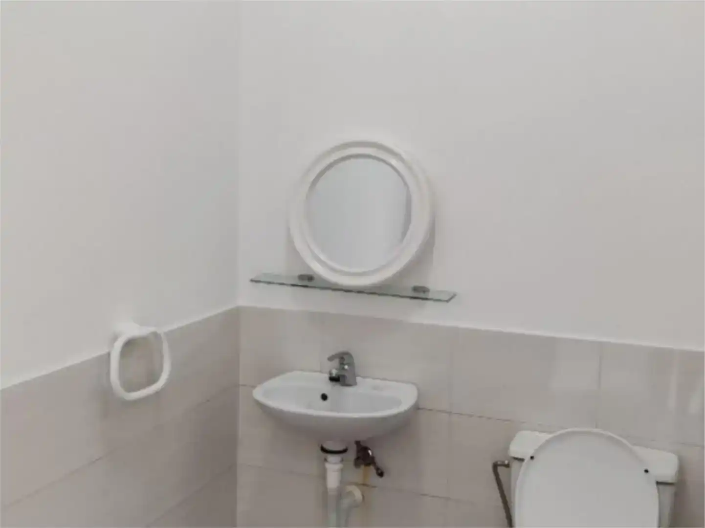 Baño de Local de alquiler en Lepe con Aire acondicionado