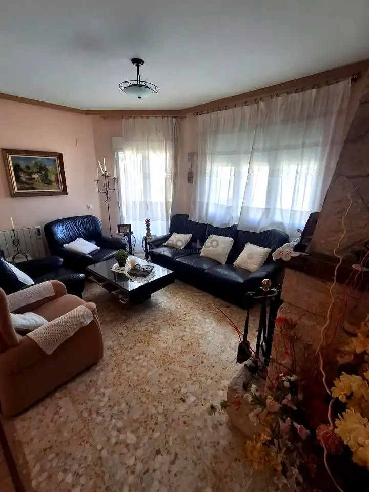 Sala d'estar de Casa o xalet en venda en Cascante del Río amb Calefacció, Terrassa i Moblat