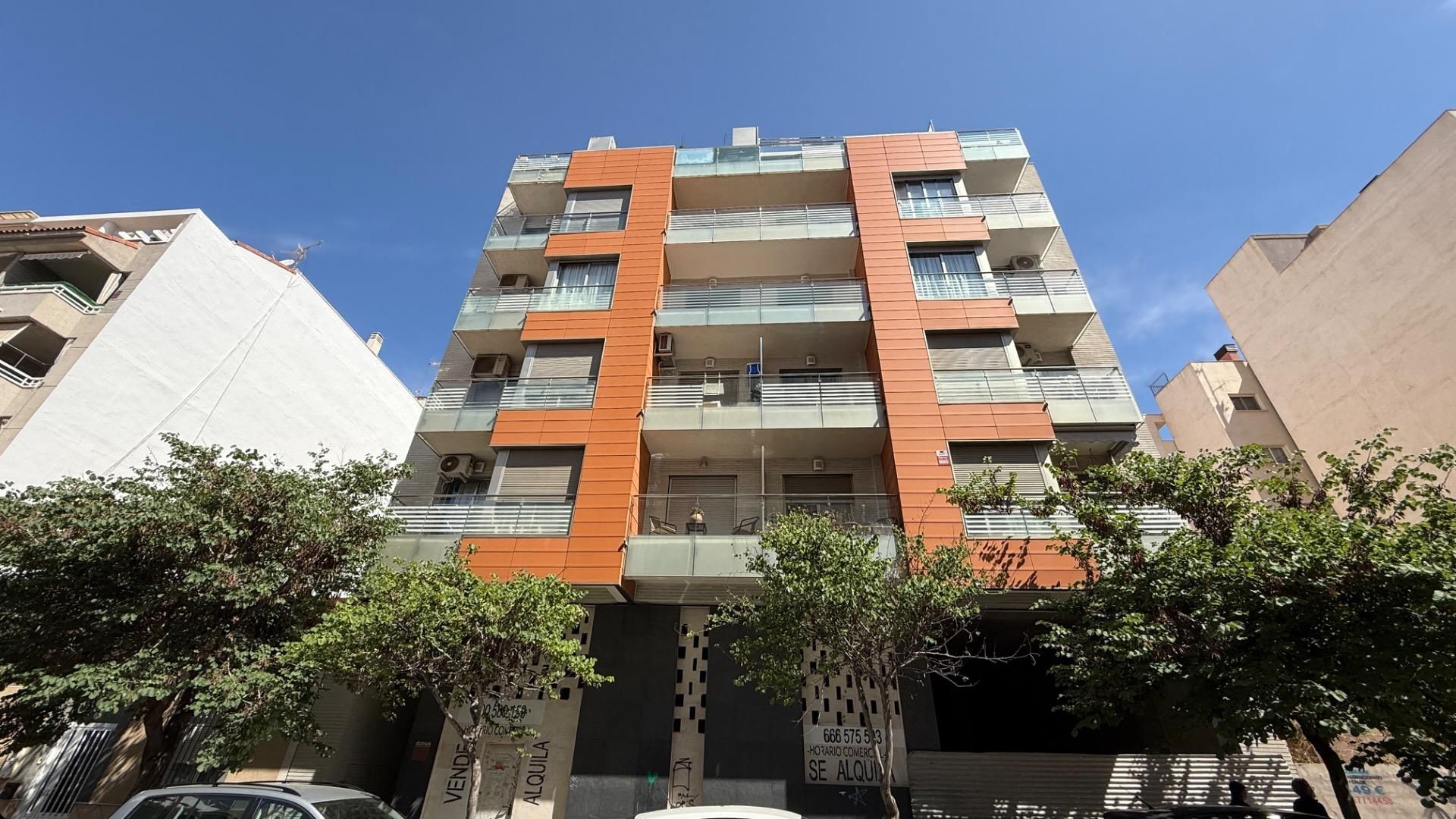 Vista exterior de Piso en venta en Torrevieja con Aire acondicionado, Calefacción y Terraza