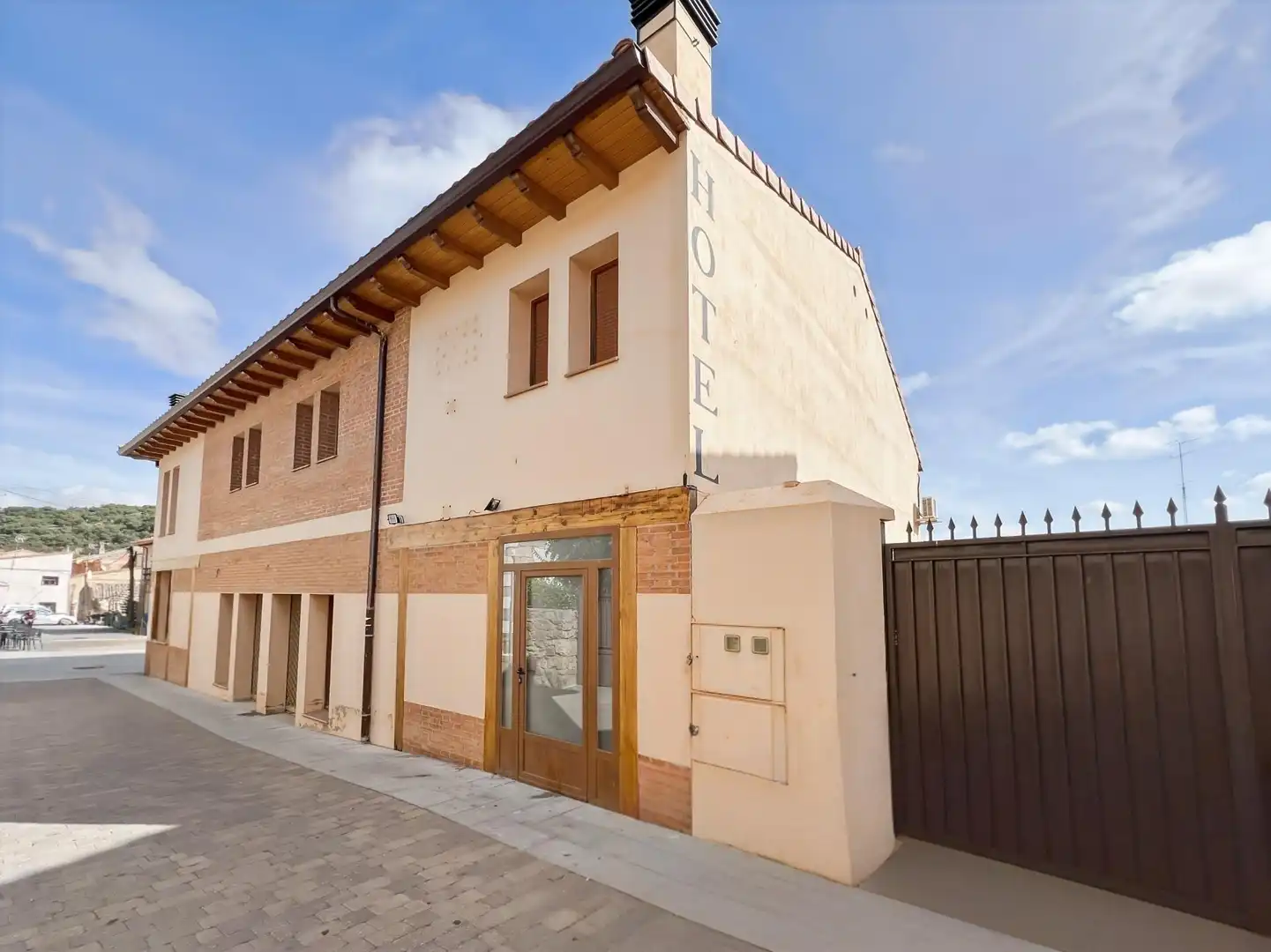 Exterior view of Country homes for sale in Buitrago del Lozoya  with Air Conditioner and Alarm