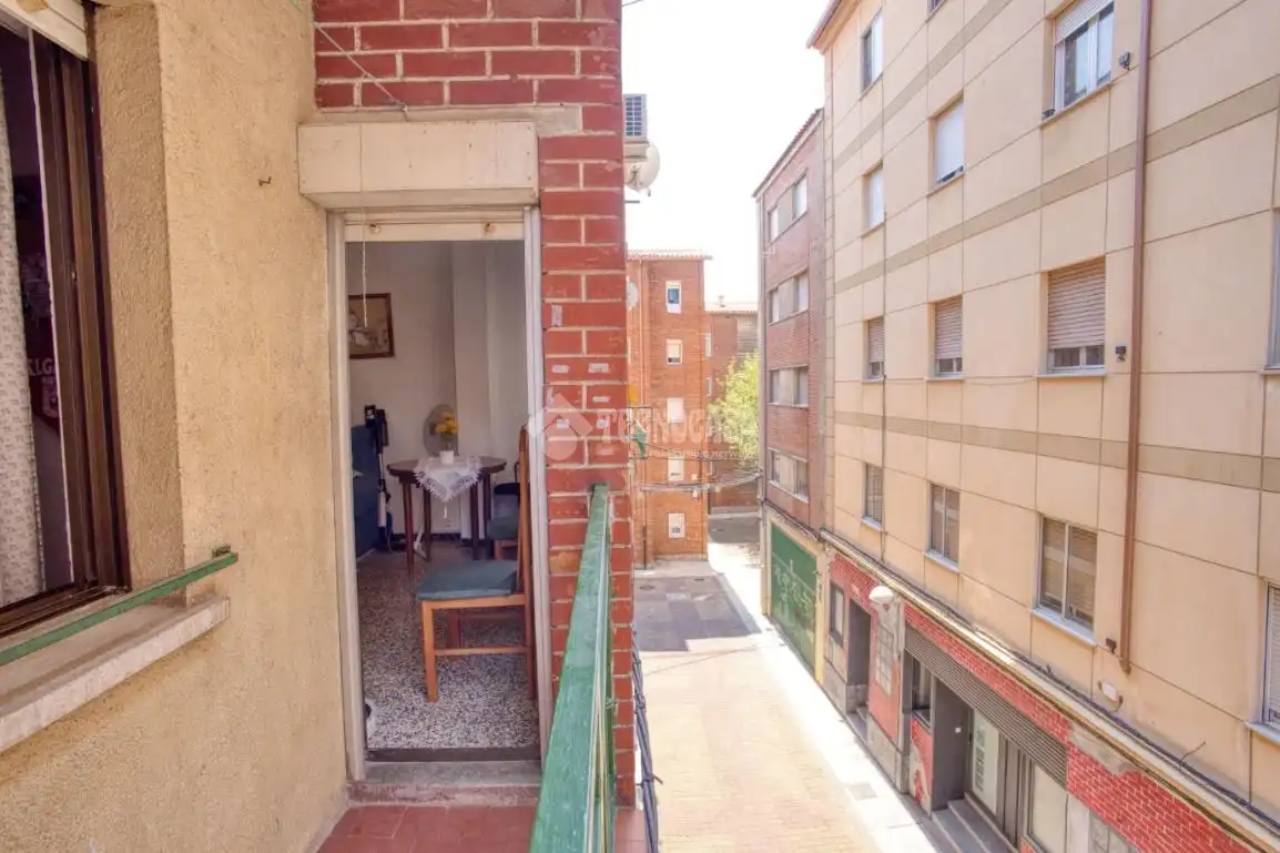 Vista exterior de Piso de alquiler en Salamanca con Calefacción y Balcón