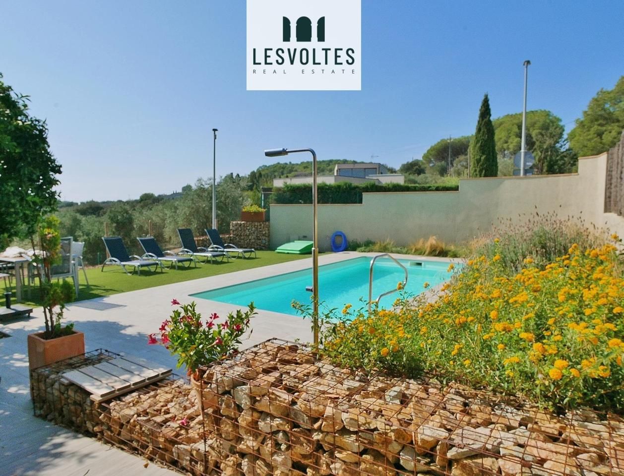 Vista exterior de Casa o xalet en venda en Gualta amb Aire condicionat, Calefacció i Jardí privat