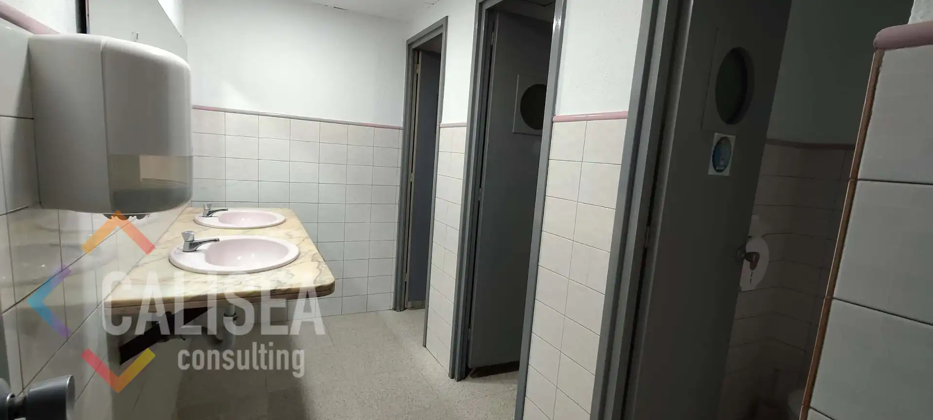 Badezimmer von Fabrikhallen zur Miete in Sabadell