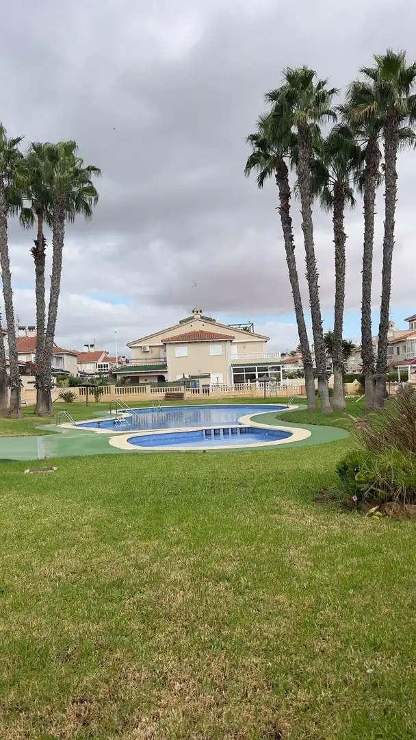 Bungalow amb jardí en venda a Orihuela Costa, imagen 9