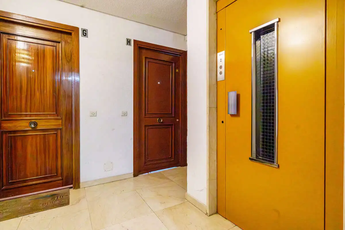 Wohnung zum Verkauf in Madrid mit Heizung, Terrasse und Ofen