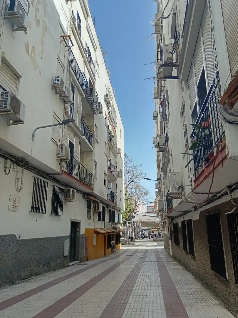 Vista exterior de Piso en venta en San Juan de Aznalfarache con Amueblado y Balcón