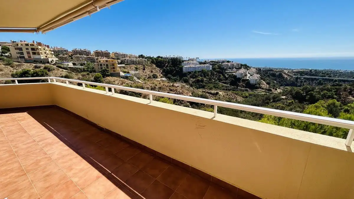 Apartament amb piscina en venda a Calahonda, imagen 3