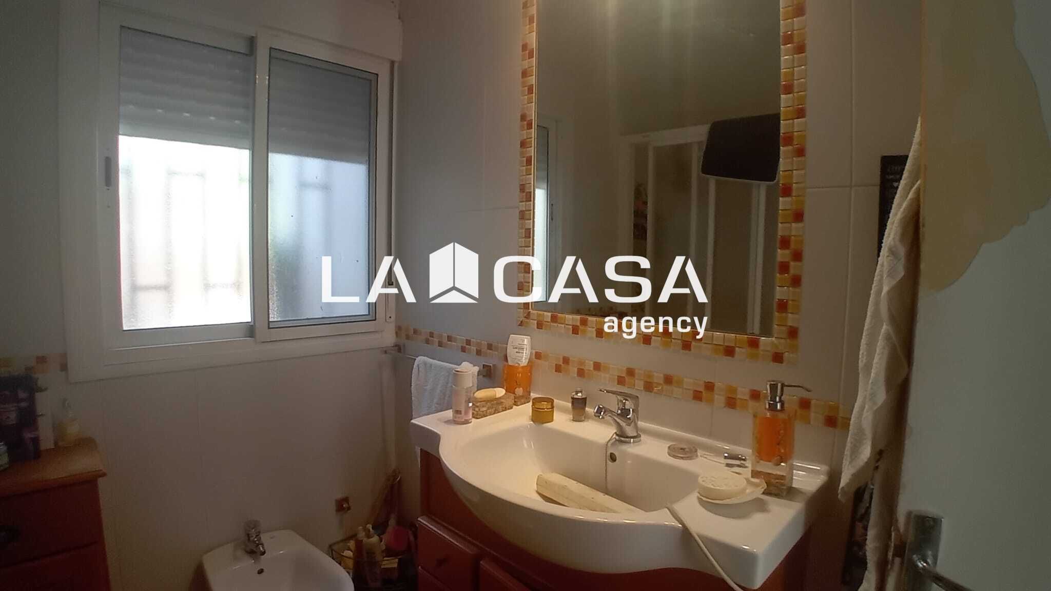 Bany de Casa o xalet en venda en La Línea de la Concepción amb Terrassa i Balcó