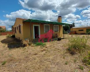 Casa o xalet en venda en Villaquilambre amb Jardí privat