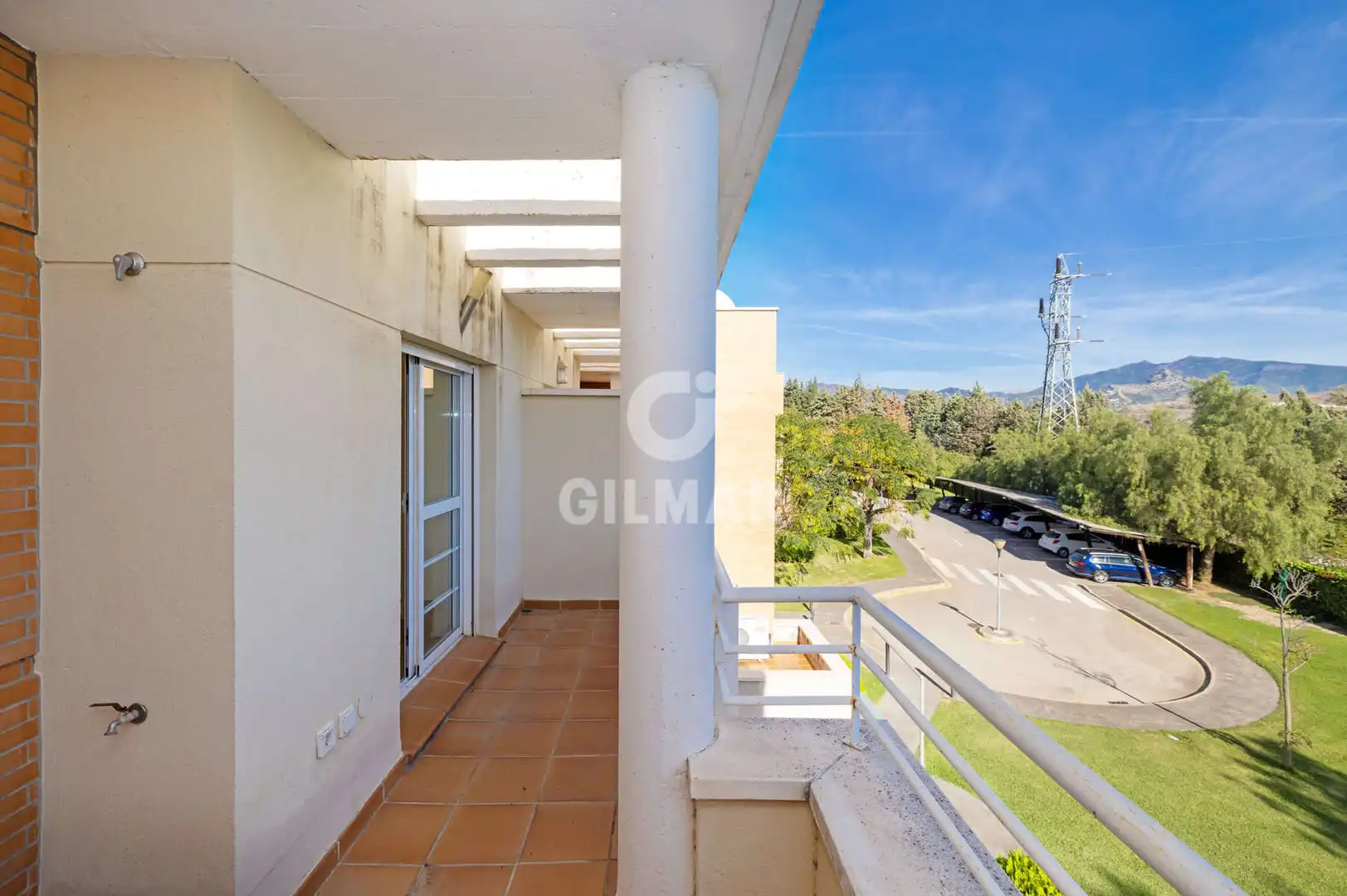Vista exterior de Dúplex en venta en Estepona con Calefacción, Jardín privado y Piscina