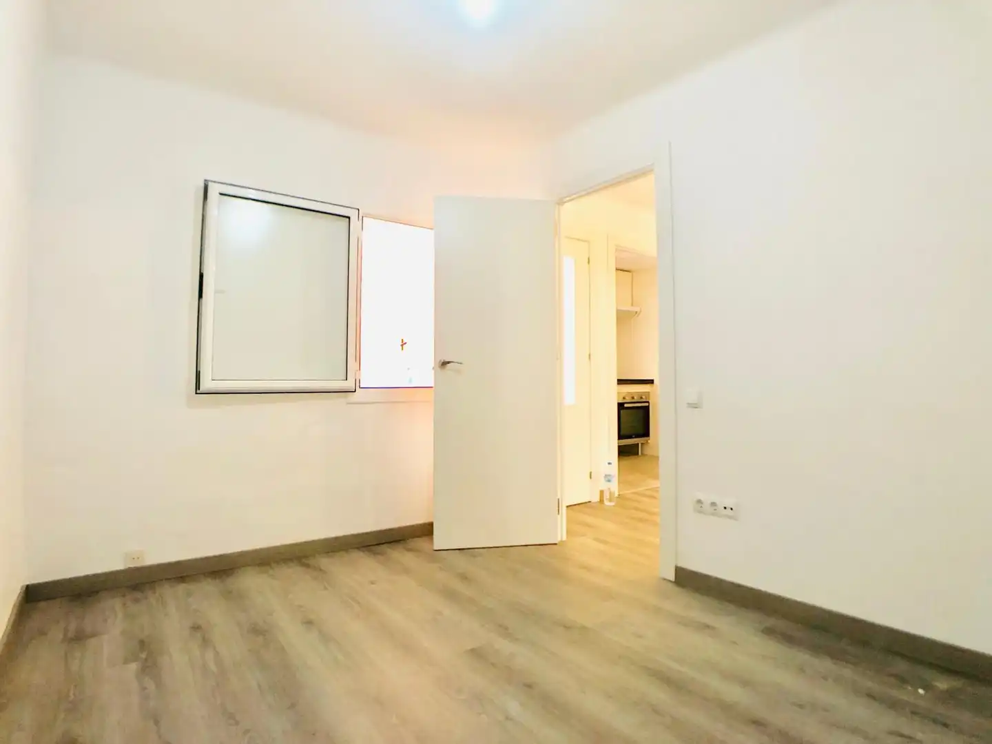 Flat for sale in L'Hospitalet de Llobregat  with Parquet flooring