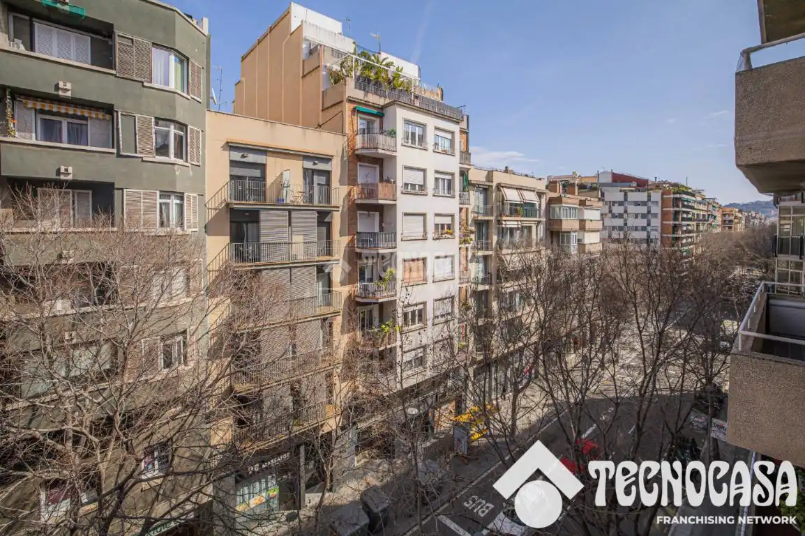 Vista exterior de Piso en venta en Barcelona
