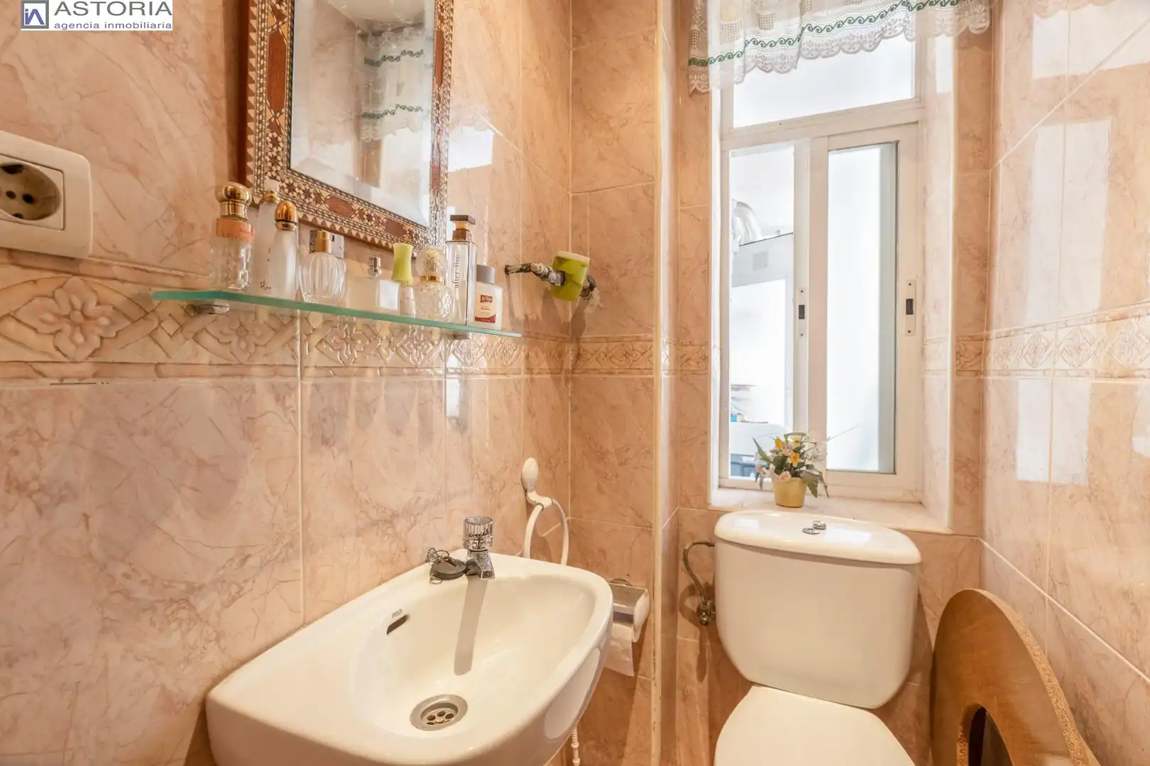 Badezimmer von Wohnung zum Verkauf in Granada mit Klimaanlage und Heizung