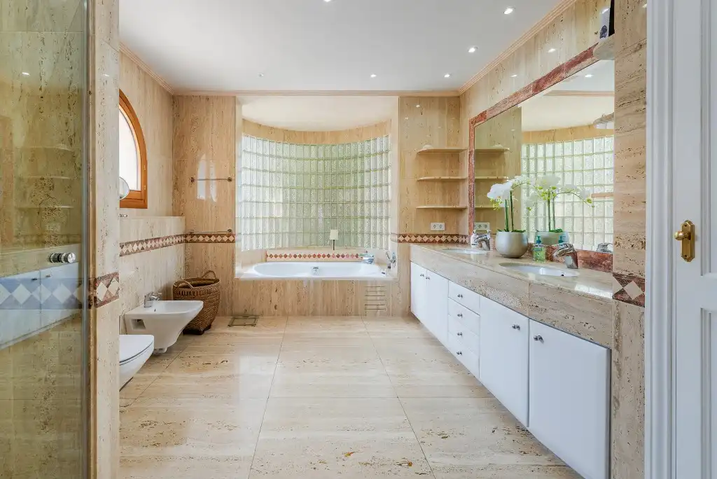 Bathroom of Houses for sale in Calvià  with Air Conditioner, Private garden and Terrace