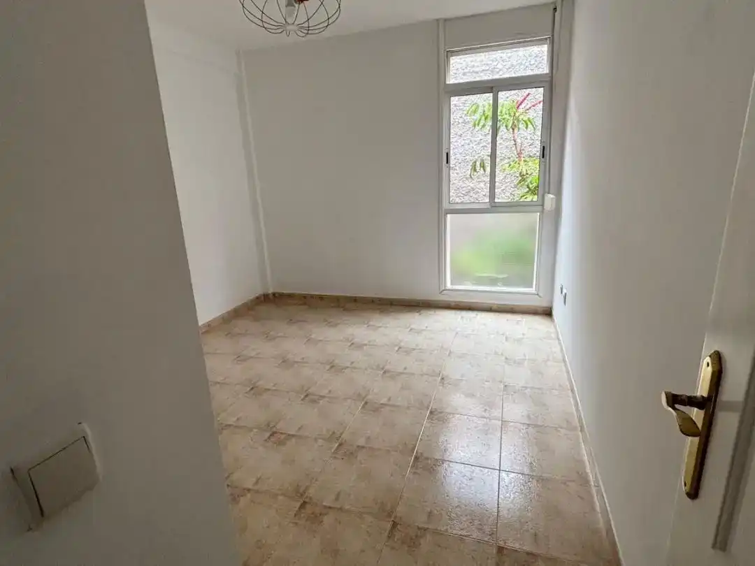 Habitación de Piso de alquiler en El Rosario con Piscina y Balcón