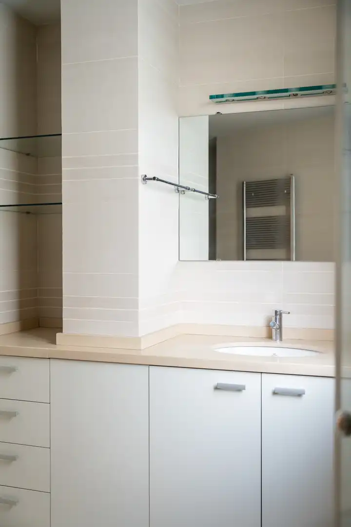 Badezimmer von Dachboden zum Verkauf in Barcelona mit Klimaanlage, Heizung und Terrasse