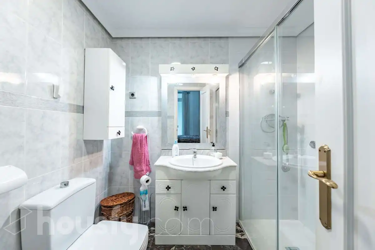 Bathroom of Flat for sale in Pallejà  with Air Conditioner, Heating and Balcony