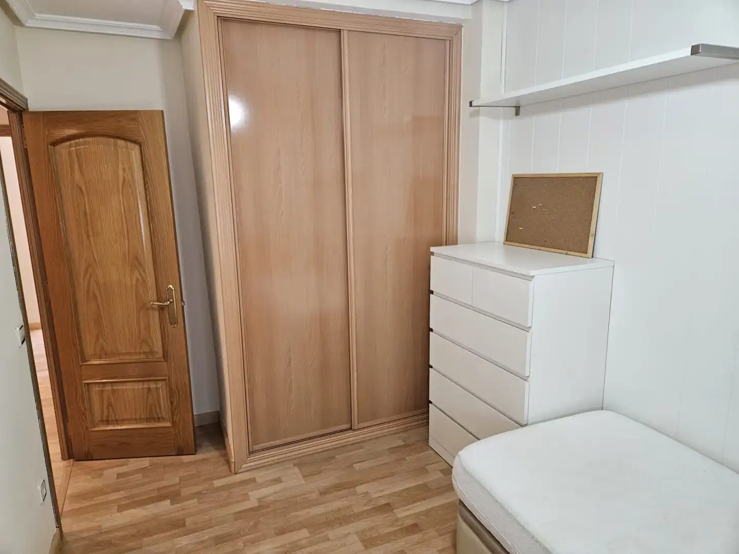 Habitación de Piso de alquiler en Alcalá de Henares con Aire acondicionado, Calefacción y Amueblado