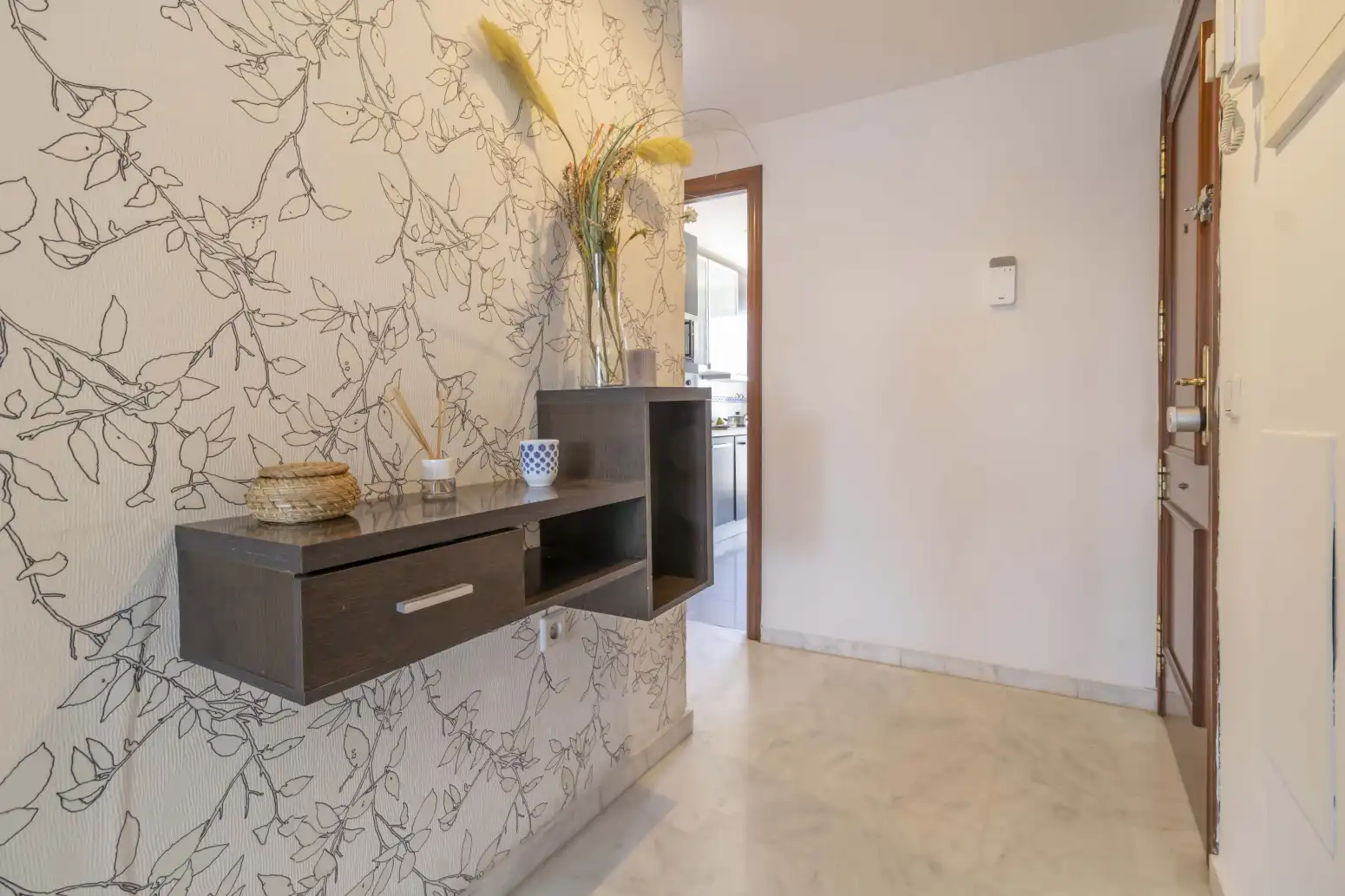Wohnung zum Verkauf in Mairena del Aljarafe mit Klimaanlage, Privatgarten und Terrasse
