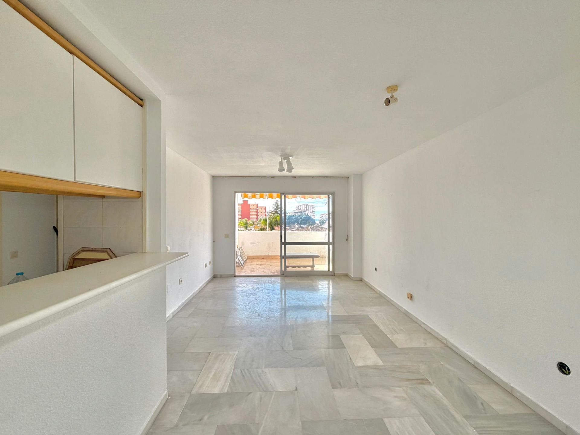 Vista exterior de Piso en venta en Benalmádena con Terraza, Amueblado y Piscina comunitaria