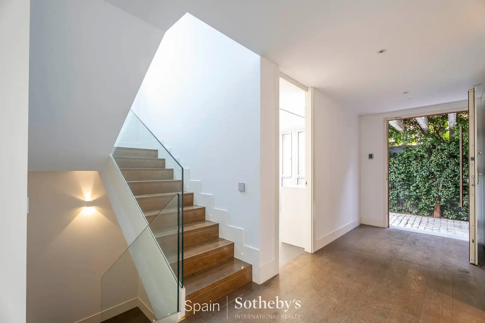 Casa adosada en venta en Madrid con Aire acondicionado, Calefacción y Jardín privado