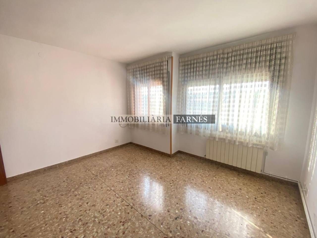 Schlafzimmer von Wohnung zum verkauf in Palau-solità i Plegamans mit Heizung und Balkon